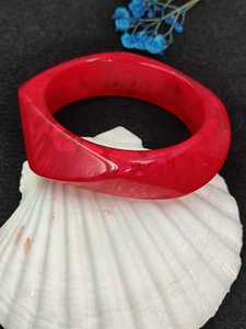 Colección de Brazaletes Hechos a Mano de Primera Calidad, Brazaletes Únicos de Forma Irregular con Efecto Naranja, Verde y Rojo, Brazaletes de Resina con Estética Brillante - Product Image 4