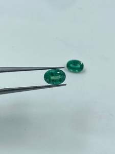 พลอยมรกตสีเขียวธรรมชาติคุณภาพสูง รูปทรงวงรี สำหรับทำเครื่องประดับ - Product Image 4