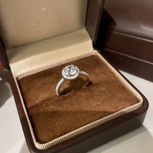 Anillo de Diamante Moissanite VVS para Mujer en Plata de Ley 925 con Brillo Brillante, Joyería Fina Elegante para Compromiso y Boda - Product Image 2