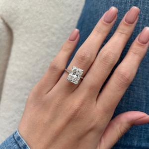 Bague solitaire en diamant de laboratoire taille radiant allongée de 5 carats, diamant CVD E VVS2, bague de fiançailles, certifiée IGI - Product Image 3
