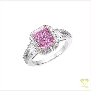 Anillo de Fiesta de Plata 925 Premium con Diamante Cultivado en Laboratorio y Diseño Central Brillante para Mayoristas de Joyería y Compradores Minoristas - Product Image 2