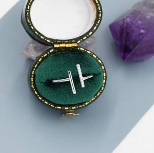 Anillo Abierto Asimétrico con Circonitas en Plata de Ley, Anillo Apilable Minimalista Ajustable con Circonitas - Product Image 3