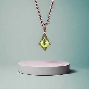 Collier en péridot vert en forme de cerf-volant pour femme, pendentif en or jaune 14k 18k, cadeau d'anniversaire, de mariage ou pour la fête des mères - Product Image 3