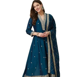 Conjunto de Kurta de 3 Piezas con Diseño Étnico Moderno Estilo Indio, Tela de Seda Pura, Cuello en V, Bordado, Disponible en Tallas Grandes y 2 Colores - Product Image 1