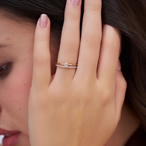 Bague solitaire en diamant cultivé en laboratoire de 0,243 ct, diamant courbé, en or jaune, blanc et rose 9 carats - Product Image 3