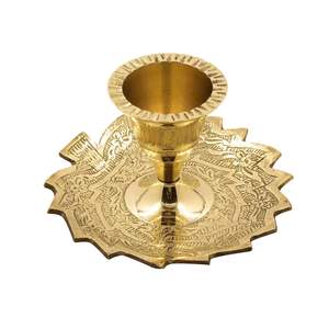 เชิงเทียนทองเหลืองสำหรับการใช้ชีวิตห้องนอนของตกแต่งบ้าน (เครื่องบิน patta) ที่ดีที่สุดสำหรับของขวัญกลับมาและของขวัญคริสต์มาสเชิงเทียน - Product Image 1