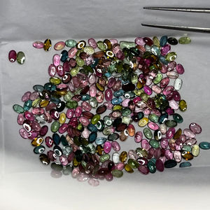 พลอยทัวร์มาลีนพลอยอัญมณีทรงหลังเบี้ยทรงวงรีตัดตามธรรมชาติหลายสีสำหรับการทำเครื่องประดับ - Product Image 1