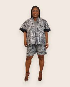 Conjunto de Top de Manga Corta con Estampado Geométrico y Pantalones Cortos por Encima de la Rodilla para Mujer, Corte Holgado, Tela Crepé, Ropa Casual de Primavera/Verano - Product Image 1