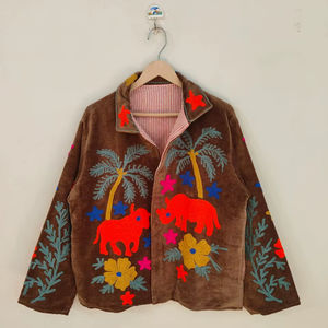 Chaqueta de Terciopelo con Bordado de Rinoceronte y Toro, Abrigo Bohemio con Diseño Floral Artístico, Terciopelo Suzani, Estilo Boho con Motivos Florales y Animales Exóticos - Product Image 1