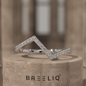 V Shape Chevron Diamond Ring Slim Gold Band Pointed Minimal Design Stackable Fine Jewelry Gift for Women - Product Image 4