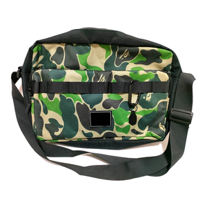 Sac bandoulière camouflage en nylon 15 pouces, étanche avec fermeture éclair, unisexe, pour extérieur, souple avec mousqueton et sangle d'épaule arquée - Product Image 1