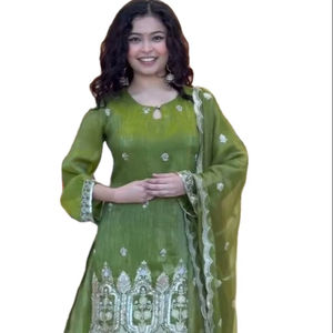 Traje Salwar de Tres Piezas de Seda Pura, Diseño Elegante y Moderno, Hecho a Medida, con Dupatta a Juego, Ideal para Bodas y Fiestas - Product Image 1