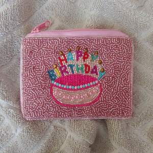 Porte-monnaie perlé artisanal de créateur, petit portefeuille pour femme à prix abordable - Product Image 1