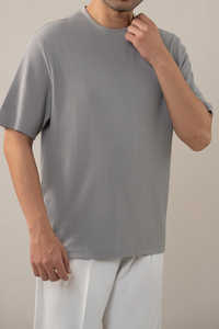 Camiseta de Doble Capa para Hombre con Logotipo Personalizado, Mejor Precio, Camiseta Gris Claro a Rayas con Cuello Redondo, Camisetas Grises al Por Mayor - Product Image 3