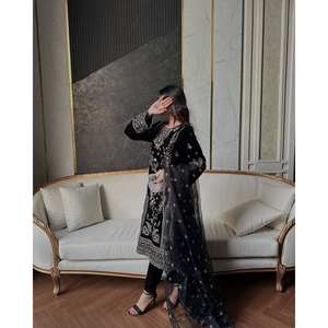 Conjunto de Traje Negro XL LC para Fiesta con Bordado de Zari y Lentejuelas - Product Image 2