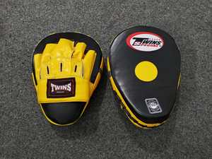 Twins Muay Thai Deluxe Punching <b>Focus</b> Mitts <b>Pads</b> PML 10 – Premium Leather <b>Focus</b> <b>Pad</b> - Product Image 6