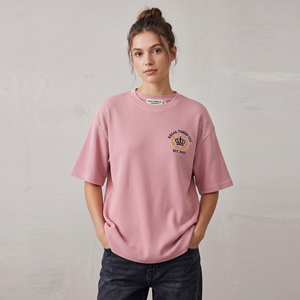 T-shirt rose oversize en maille gaufrée à col rond et manches courtes, coupe classique, style urbain pour femme - Product Image 1