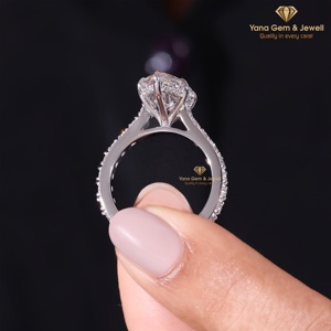 Anillo de Compromiso o Boda de Alta Gama con Diamante Cultivado en Laboratorio con Corte Marquise, Oro Sólido de 14K, 5.00 Quilates, Certificado IGI, Color F, Claridad VVS2 - Product Image 4