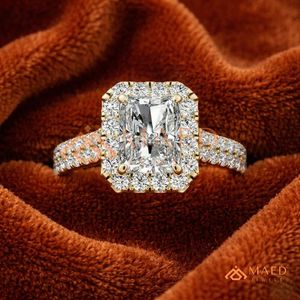 Anillo de compromiso de oro con moissanita de corte esmeralda y halo, para mujer, joyería de aniversario nupcial, regalo elegante y a la moda de EE. UU. - Product Image 1