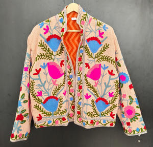Veste matelassée en coton Suzani réversible brodée à la main, motif floral bohème, respirante et écologique, collection hiver 2026, best-seller - Product Image 1