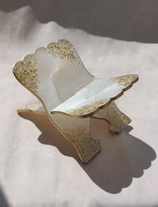 Elegante Porta Corán Personalizado Estilo Madera con Pétalos de Rosa y Brillo Dorado, Hecho a Mano, Tacto Real, Duradero, Utensilios de Cocina - Product Image 3