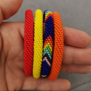 Bracelet large en perles de verre à motif géométrique ethnique africain, fait main, tissé tribal Maasai, pour femme, accessoire de bijouterie - Product Image 1