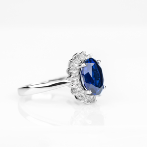 Anillo de Compromiso Majestic de Oro de 18K con Zafiro Azul de Corte Ovalado y Halo de Diamantes, Joyería Fina de Inspiración Real Vintage, Regalo para Ella - Product Image 3