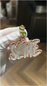 จี้เพชรทรงกลมแบบฮิปฮอปสุดหรู CONCEPTION Iced Out  ทำจากเงินแท้ 925 ประดับเพชร VVS มอยส์ซาไนต์ พร้อมตัวอักษรแบบสั่งทำพิเศษ - Product Image 4