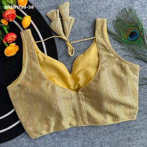 Colección de Blusas Premiadas de Tela Importada de Alta Calidad con Detalles Sólidos, Acolchados y Cierre de Gancho-Dori, a Precio de Mayoreo, Moda Femenina - Product Image 4