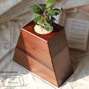 Urne commémorative en noyer, pot funéraire artisanal en bois avec couvercle amovible, pot décoratif pour fleurs - Product Image 4