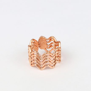Bague spirale en cuivre au design unique, bague minimaliste en spirale de cuivre pour femmes - Product Image 4