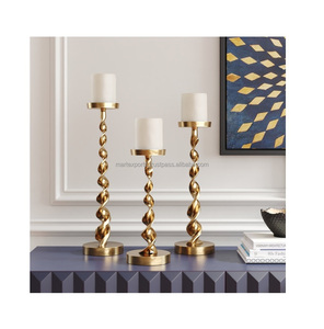 Nueva llegada diseño moderno latón mate metal vela soporte Pilar titular para el hogar y la decoración de Navidad al por mayor disponible - Product Image 1