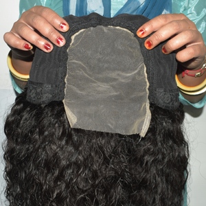 Service de conception de perruques en cheveux naturels indiens Remy personnalisés, avec bonnet entièrement en dentelle, options de texture et de densité personnalisées, et finition de la ligne des cheveux sur mesure - Product Image 6