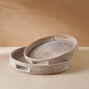 Juego clásico de 2 bandejas redondas de ratán, ideales para decoración estética de mesa, comedor y rincón de café, procedentes de la India. - Product Image 1