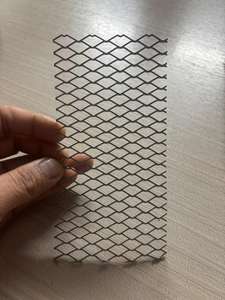 Lámina metálica perforada galvanizada de alta resistencia y calidad, rollo de malla con orificios en forma de diamante para cercas industriales y barreras de seguridad - Product Image 3