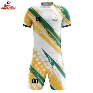 Ensembles d'uniformes de football personnalisés pour hommes, respirants, à manches courtes, en polyester - Product Image 1