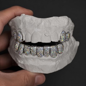 Grillz personnalisés faits à la main, bijoux dentaires Hip Hop, argent 925 plaqué rhodium, entièrement pavé, ensemble unisexe de 12 pièces - Product Image 4