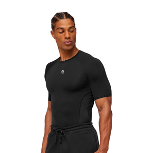 เสื้อยืดบาสเลเยอร์แบบรัดรูปสีดำสำหรับชุดกีฬาผู้ชาย ชุดออกกำลังกาย และชุดเล่นกีฬาทั่วไป พร้อมความยืดหยุ่นและการระบายความชื้น - Product Image 4