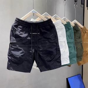 กางเกงขาสั้นผู้ชายฤดูร้อนผ้าบางทรงหลวมสบายๆ มีกระเป๋าซิป สีพื้น แห้งเร็ว ทรงตรง - Product Image 3