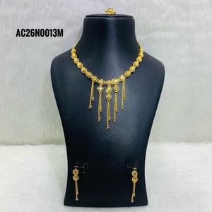 ชุดสร้อยคอชุบทองดีไซเนอร์ลายดอกไม้เครื่องประดับแฟชั่นออนไลน์กล่องทองเหลืองของขวัญงานหมั้นสำหรับงานแต่งงาน - Product Image 1