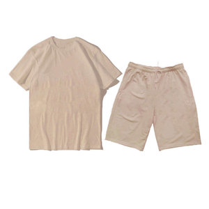 ชุดกีฬาลำลองฤดูร้อนสำหรับผู้ชาย พิมพ์ลายคุณภาพสูง ผ้าฝ้าย 100% เสื้อแขนสั้นน้ำหนักเบาและกางเกงขาสั้น ดีไซน์โลโก้ - Product Image 4