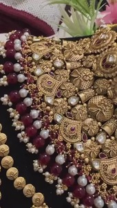 สร้อยคอทองคำอัฟกันสุดหรู ประดับจี้รูปวงกลมประดับด้วยหินสีขาว พร้อมคริสตัลสีเขียวมรกตตรงกลาง - Product Image 4