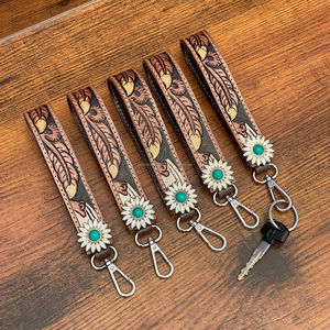 2025 nouveau personnalisé usiné à la main en cuir plume Design et fleur Concho bracelet pour femmes en cuir véritable porte-clés porte-sangle - Product Image 4