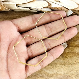 Nuevos Aros Hexagonales de Alta Demanda, Aros Minimalistas de Latón para Mujer, Chapados en Oro de 18K, Aros Geométricos de Alambre, Venta al por Mayor/OEM/ODM - Product Image 3