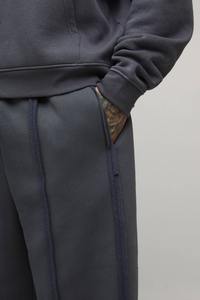 Pantalon de jogging brodé tendance taille standard européenne, taille double, en toile, coupe droite, avec poches latérales zippées - Product Image 2