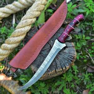Couteau artisanal de 7 pouces en acier Damas à motif torsadé, qualité industrielle professionnelle, extra-affûté, avec fourreau en cuir écologique - Product Image 1