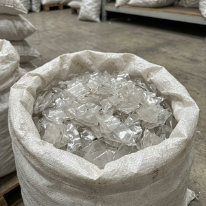 Flocons de plastique PET transparents sélectionnés, lavés et triés, pour approvisionnement international en vrac et recyclage, destinés aux acheteurs - Product Image 3