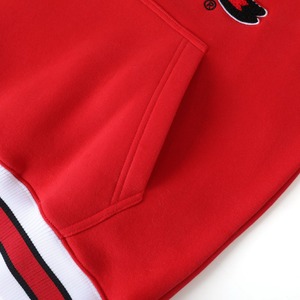 Sudadera unisex roja con cuello redondo y rayas blancas y negras, manga larga, informal, 100% algodón, para universidades y colegios. - Product Image 5