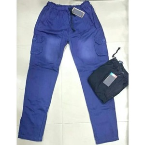 Pantalon de jogging noir pour homme de haute qualité, matière respirante et à séchage rapide, idéal pour un style de vie actif, disponible au meilleur prix - Product Image 3