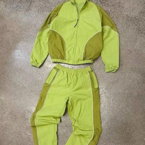 Chándales cortavientos de alta calidad y cómodos con cremallera, de nailon con corte perfecto, de dos piezas, con logotipo y diseño personalizados. - Product Image 1